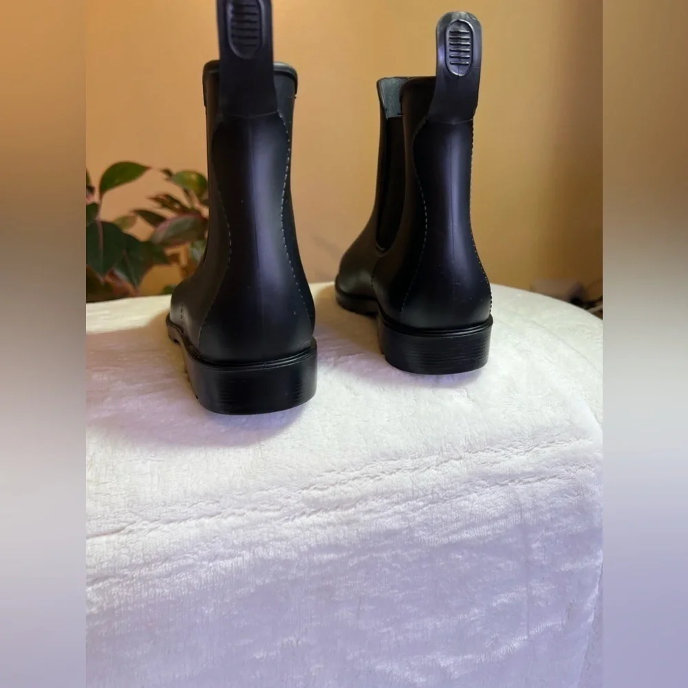 Asgard Rain Boots Black Ankle Short with Heel Pull Tabs US 7 / EUR 37 Women's